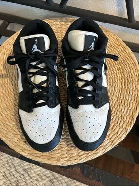 Nike Jordan Low Top Football Cleats - Black & White
